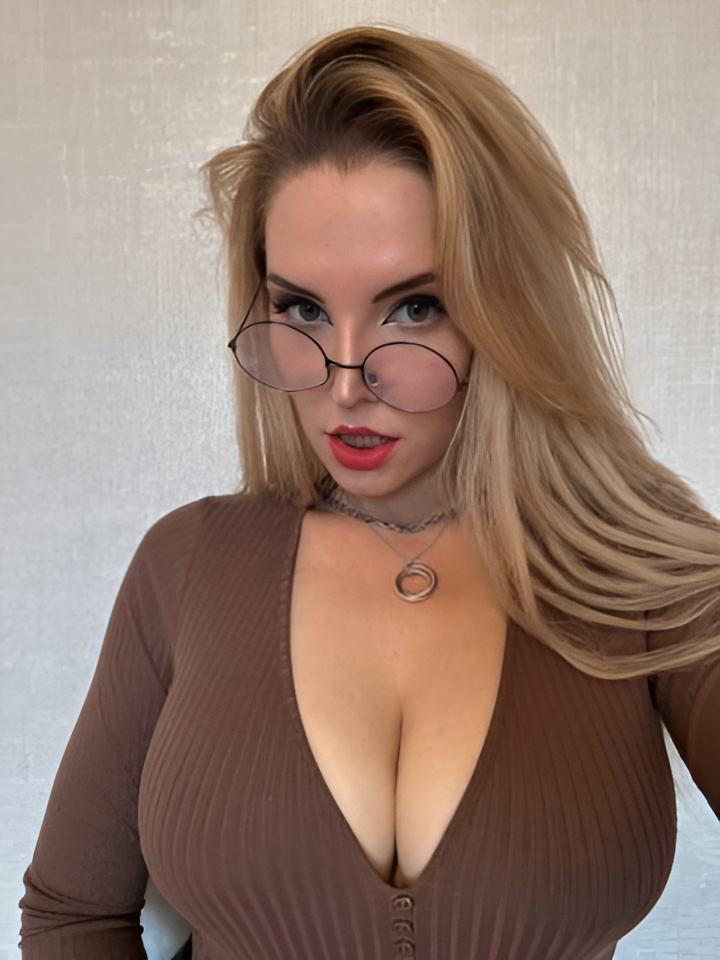 Даша привлекальеная девушка из Ялты цена от 1500 руб