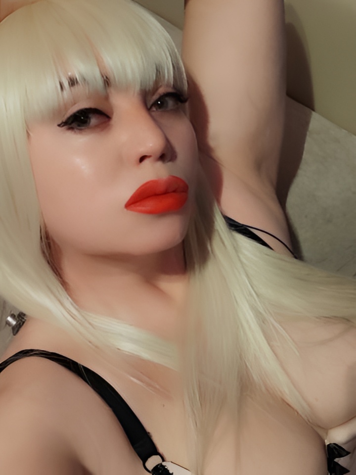 Фрида привлекальеная девушка из Ялты цена от 10000 руб