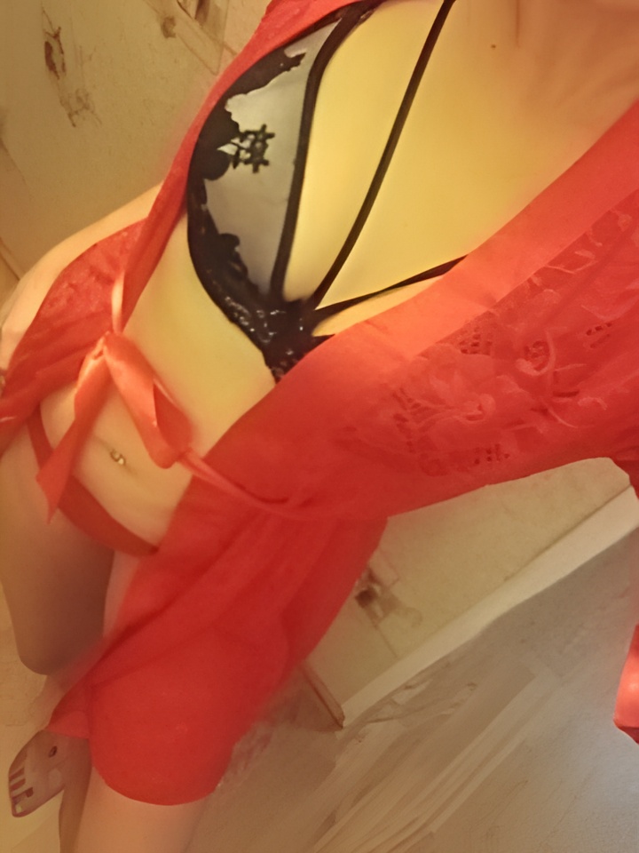 Кира привлекальеная девушка из Ялты цена от 1500 руб