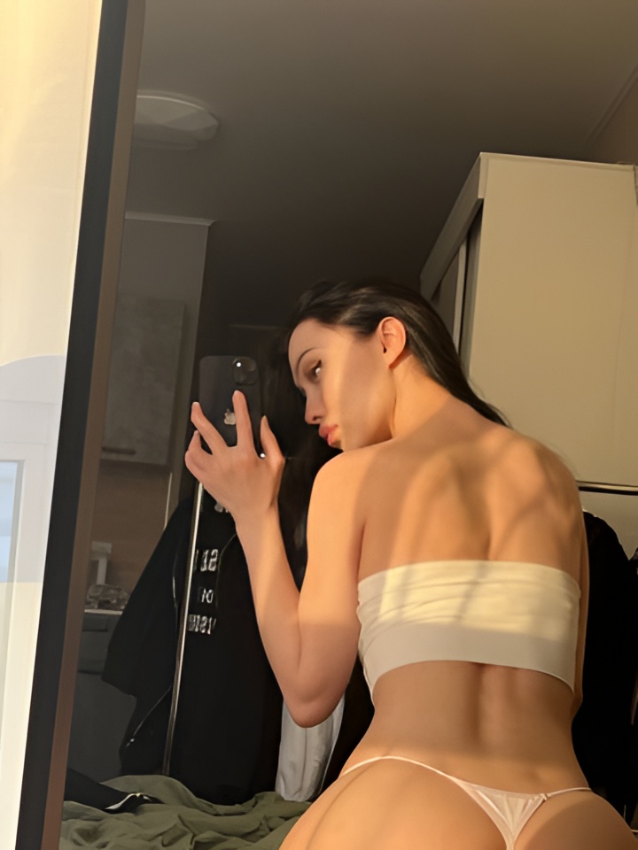 Лизочка привлекальеная девушка из Ялты цена от 10000 руб