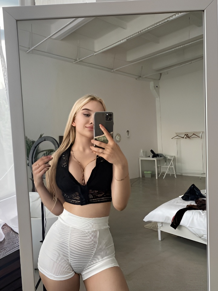 Виктория привлекальеная девушка из Ялты цена от 3000 руб