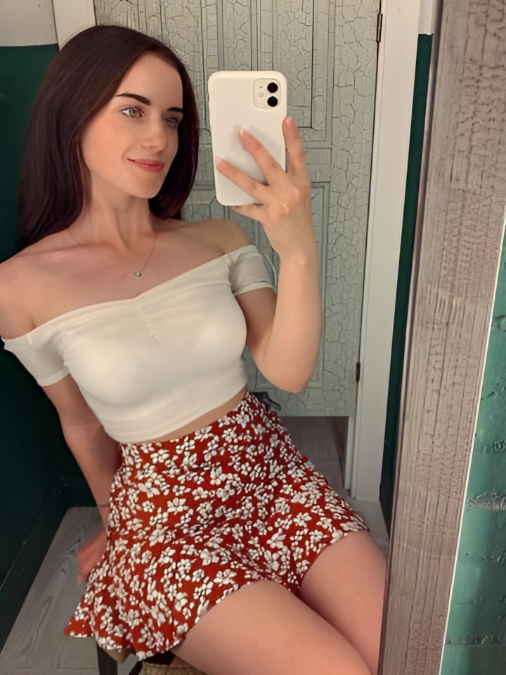 Ядвига привлекальеная девушка из Ялты цена от 4000 руб