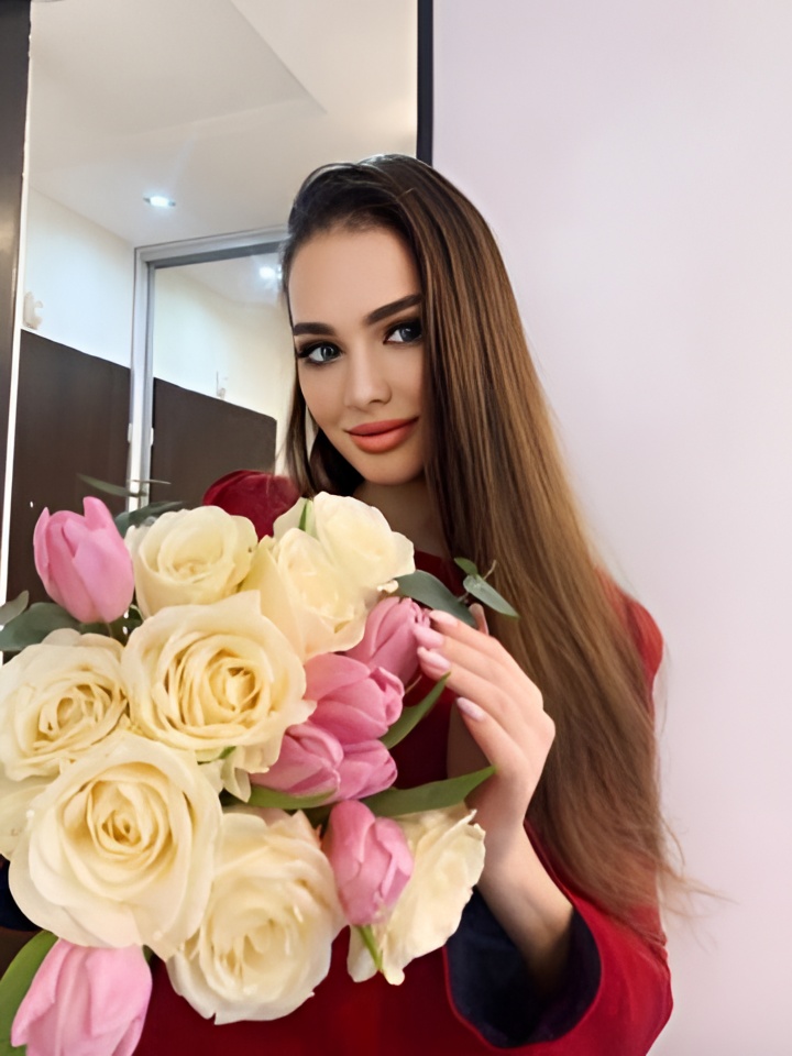 Ярослава привлекальеная девушка из Ялты цена от 3000 руб