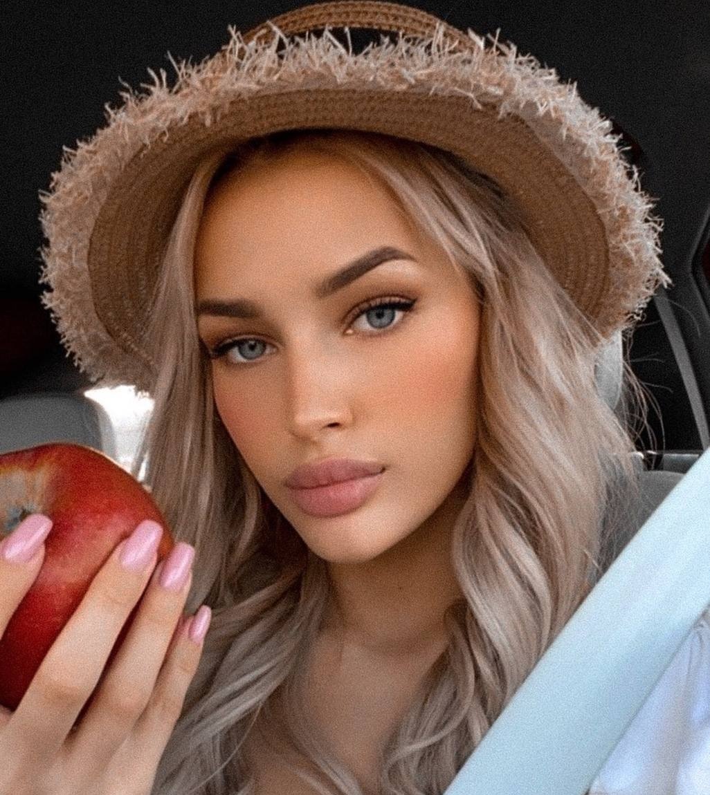 Валерия привлекальеная девушка из Ялты цена от 3000 руб