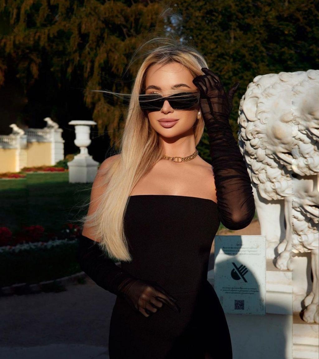 Юлия привлекальеная девушка из Ялты цена от 4000 руб