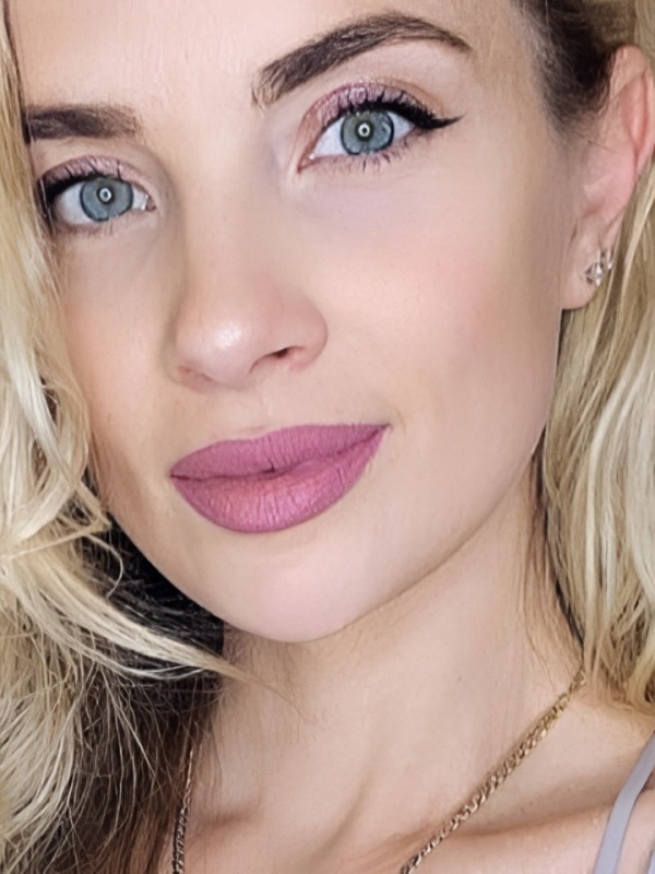 Ефросинья привлекательная девушка из Ялты цена от 1500 руб