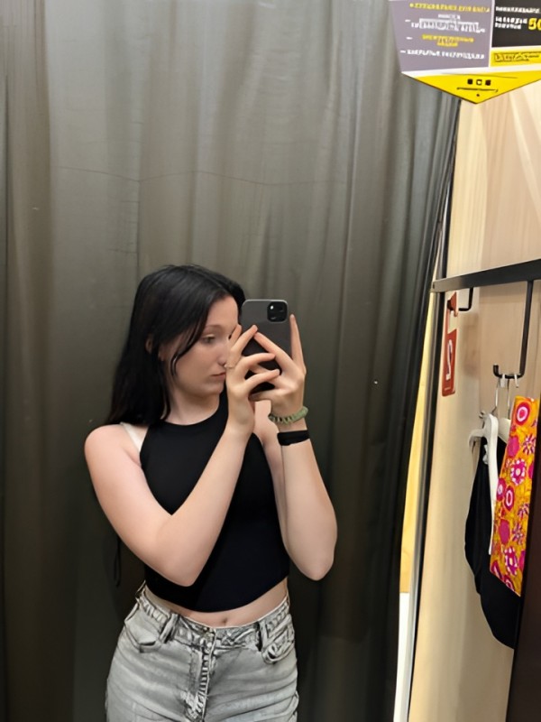 Лина привлекательная девушка из Ялты цена от 10000 руб