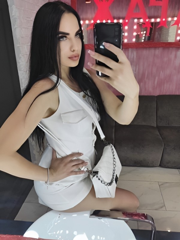 Мелисса привлекательная девушка из Ялты цена от 5000 руб