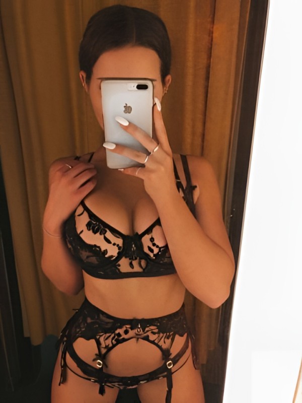 Сабина привлекательная девушка из Ялты цена от 4000 руб