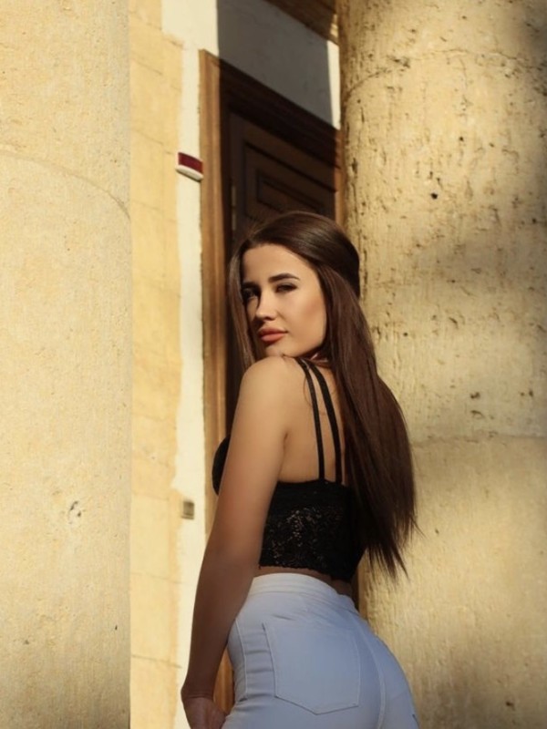 Наташа привлекательная девушка из Ялты цена от 4000 руб