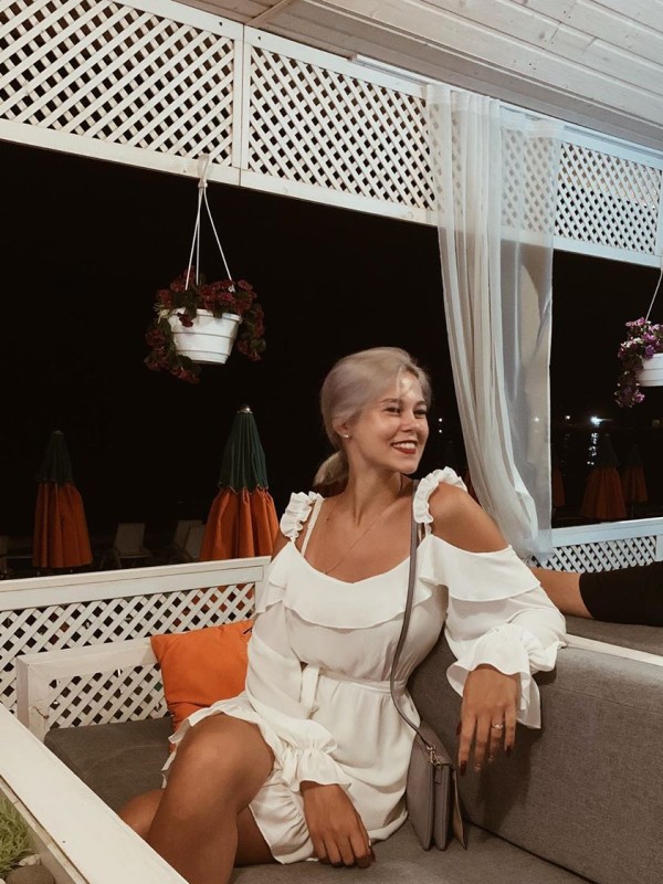 Маргоша привлекательная девушка из Ялты цена от 3500 руб