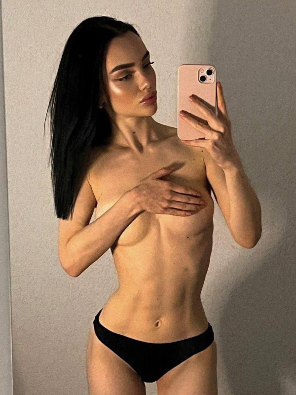 Милана привлекательная девушка из Ялты цена от 3000 руб