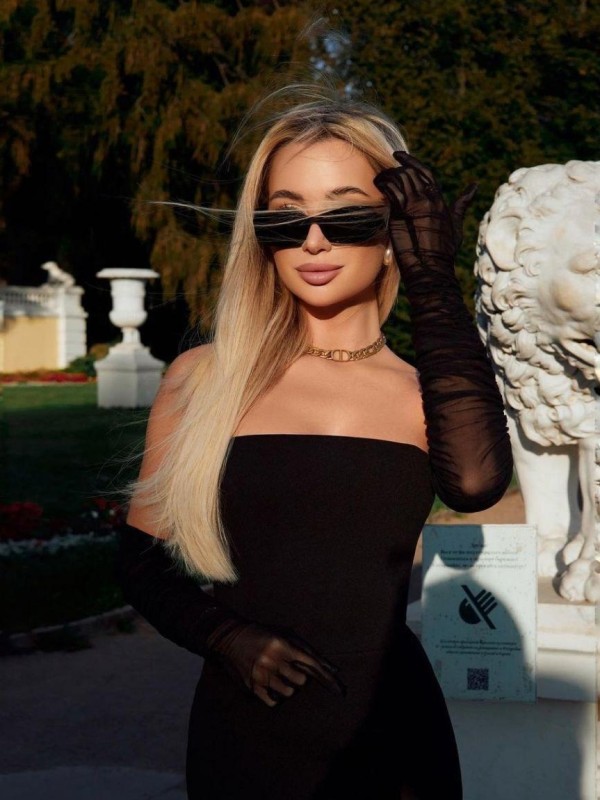 Юлия привлекательная девушка из Ялты цена от 4000 руб