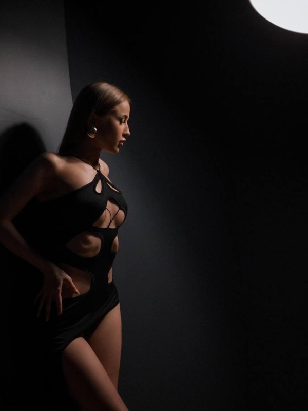 Марго привлекательная девушка из Ялты цена от 6000 руб